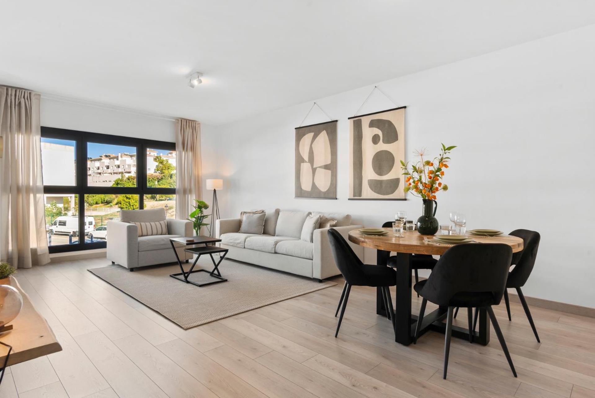 Beautiful 2-Bedroom Apartment Near Center And Beach 에스테포나 외부 사진