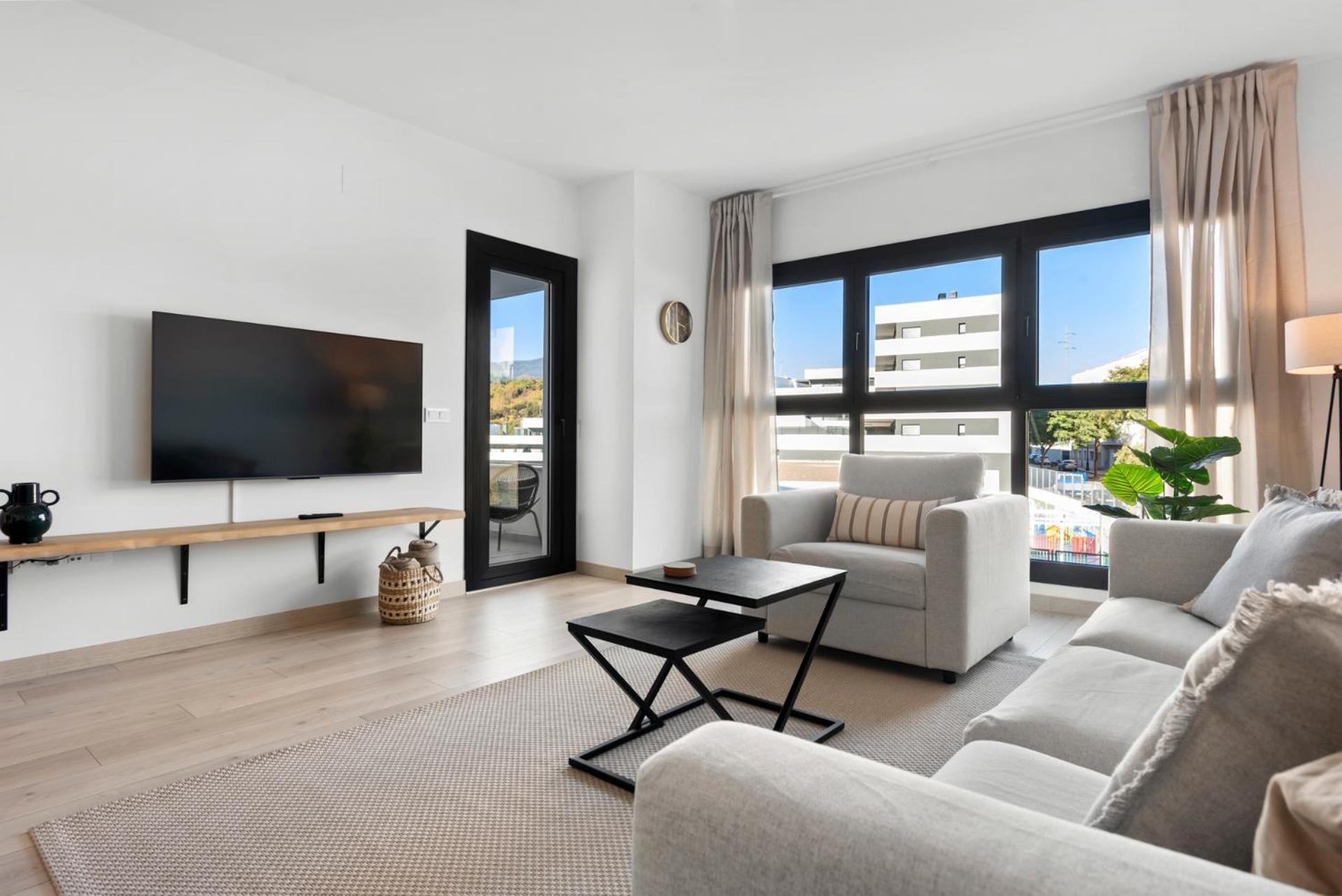 Beautiful 2-Bedroom Apartment Near Center And Beach 에스테포나 외부 사진
