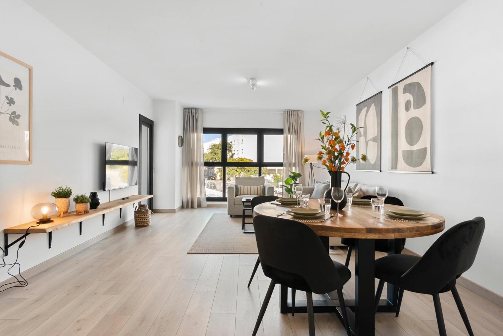 Beautiful 2-Bedroom Apartment Near Center And Beach 에스테포나 외부 사진