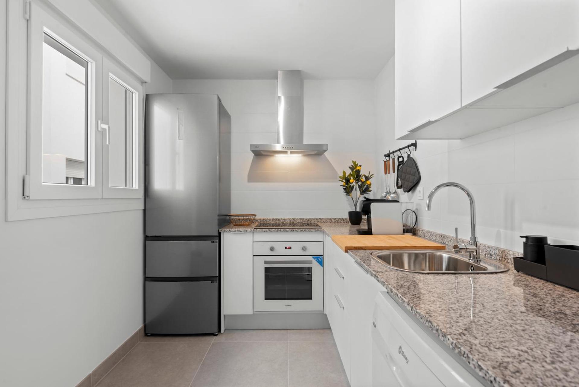 Beautiful 2-Bedroom Apartment Near Center And Beach 에스테포나 외부 사진