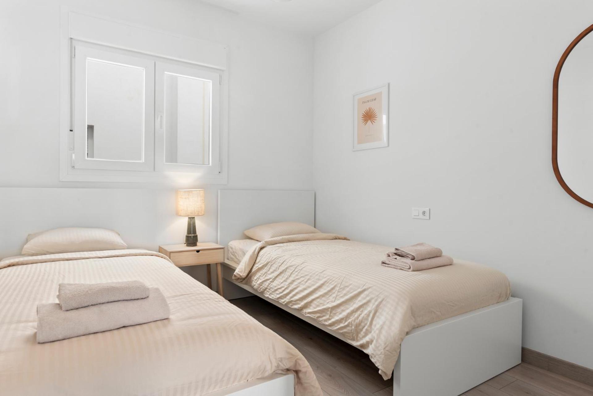 Beautiful 2-Bedroom Apartment Near Center And Beach 에스테포나 외부 사진