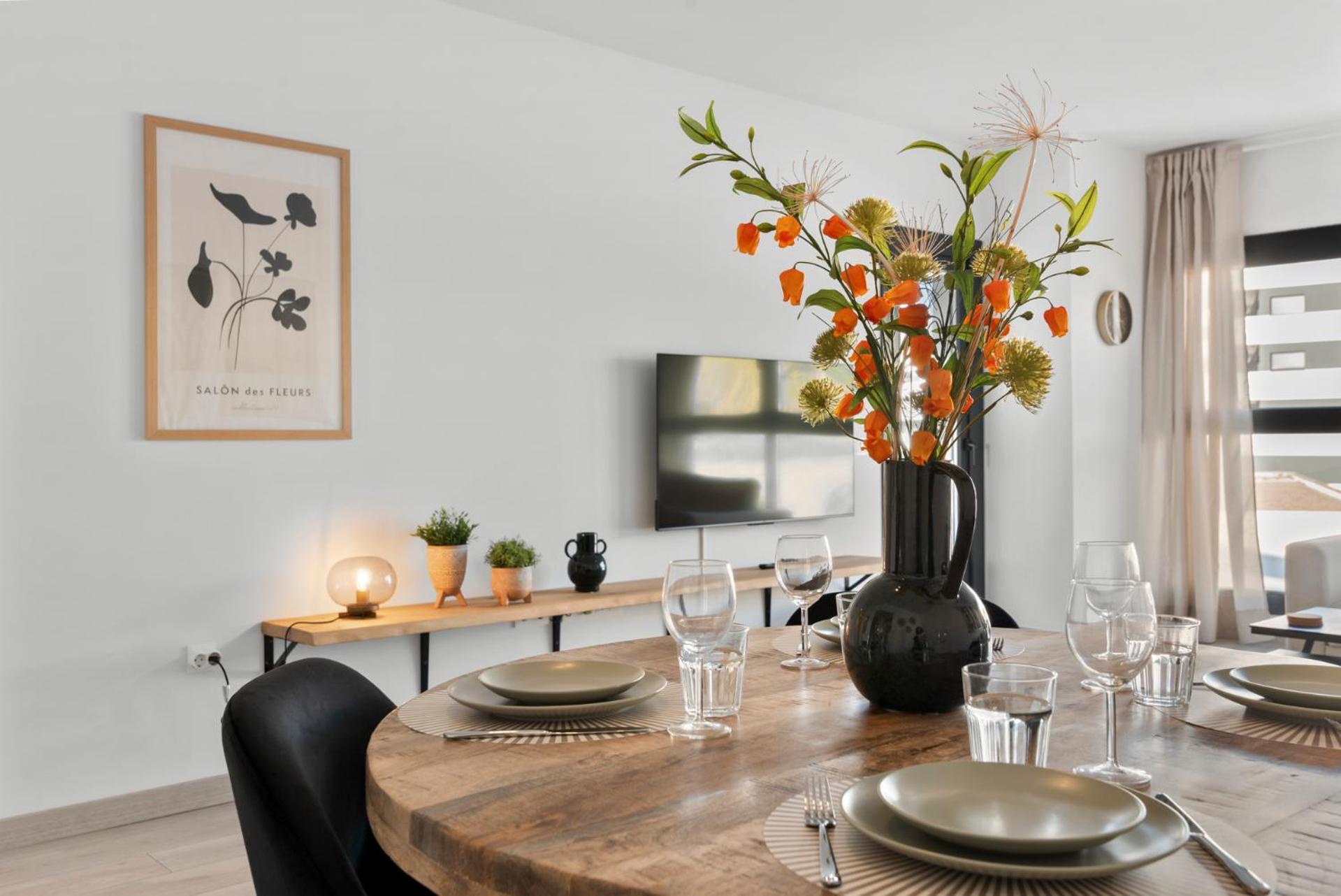Beautiful 2-Bedroom Apartment Near Center And Beach 에스테포나 외부 사진