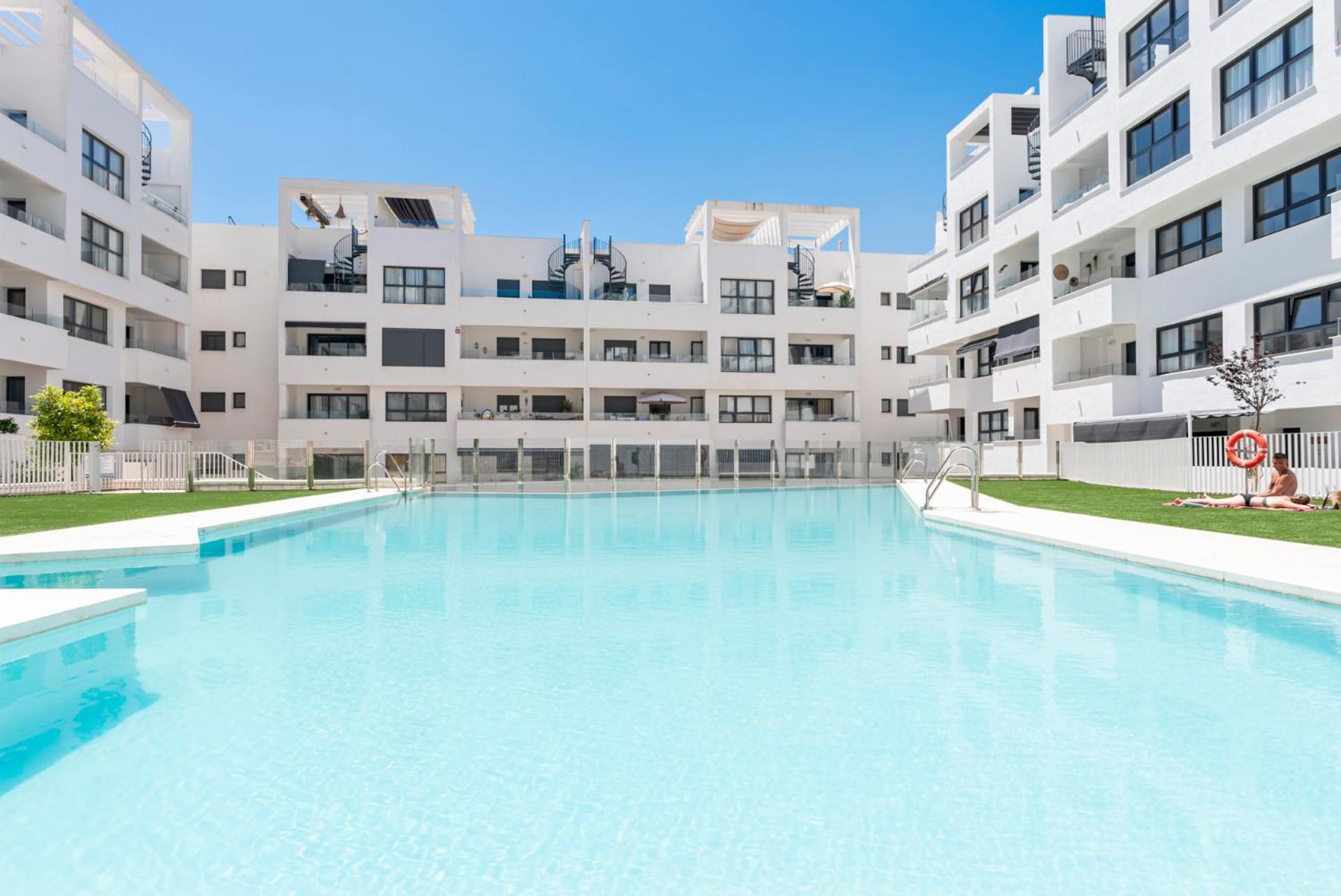Beautiful 2-Bedroom Apartment Near Center And Beach 에스테포나 외부 사진