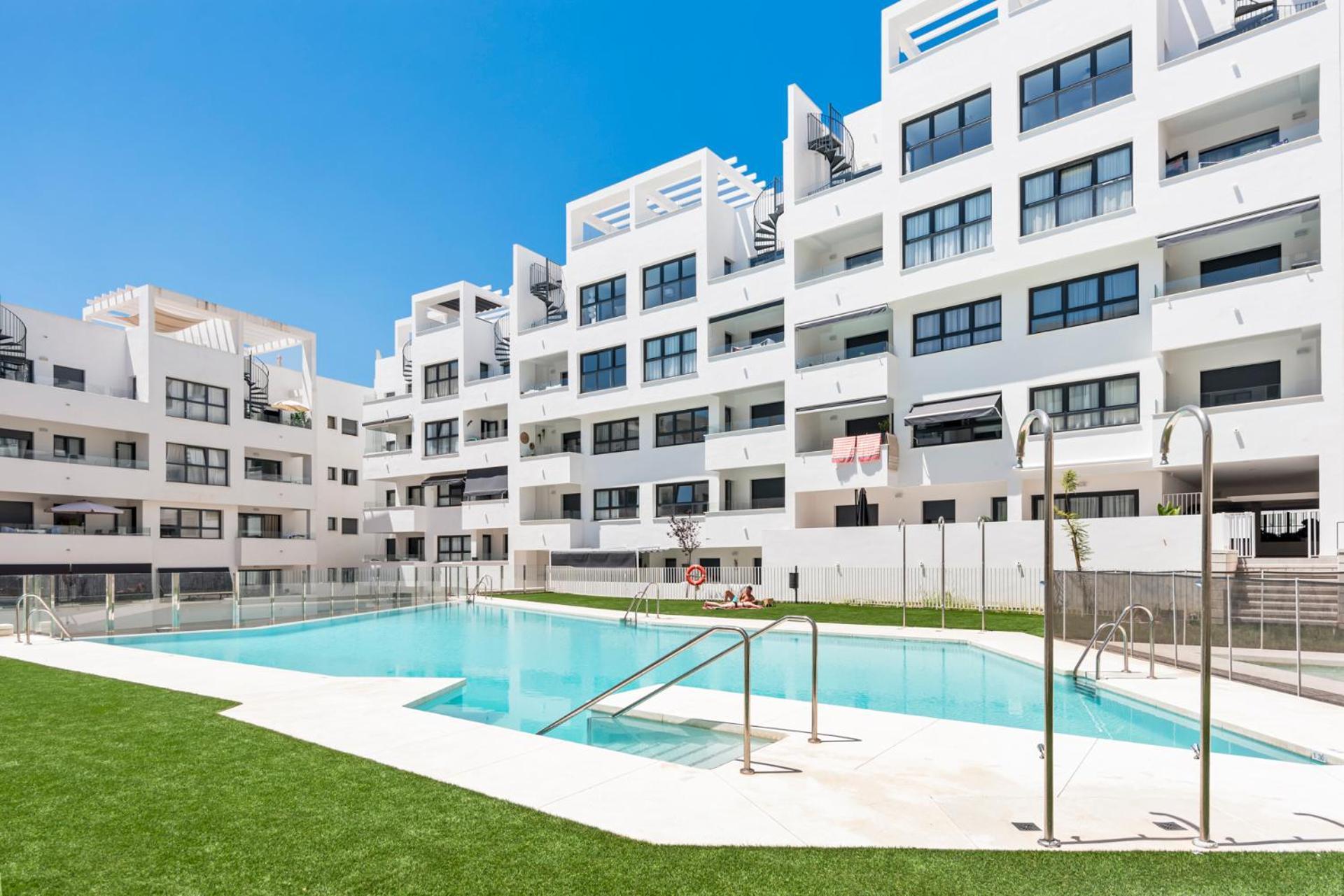 Beautiful 2-Bedroom Apartment Near Center And Beach 에스테포나 외부 사진