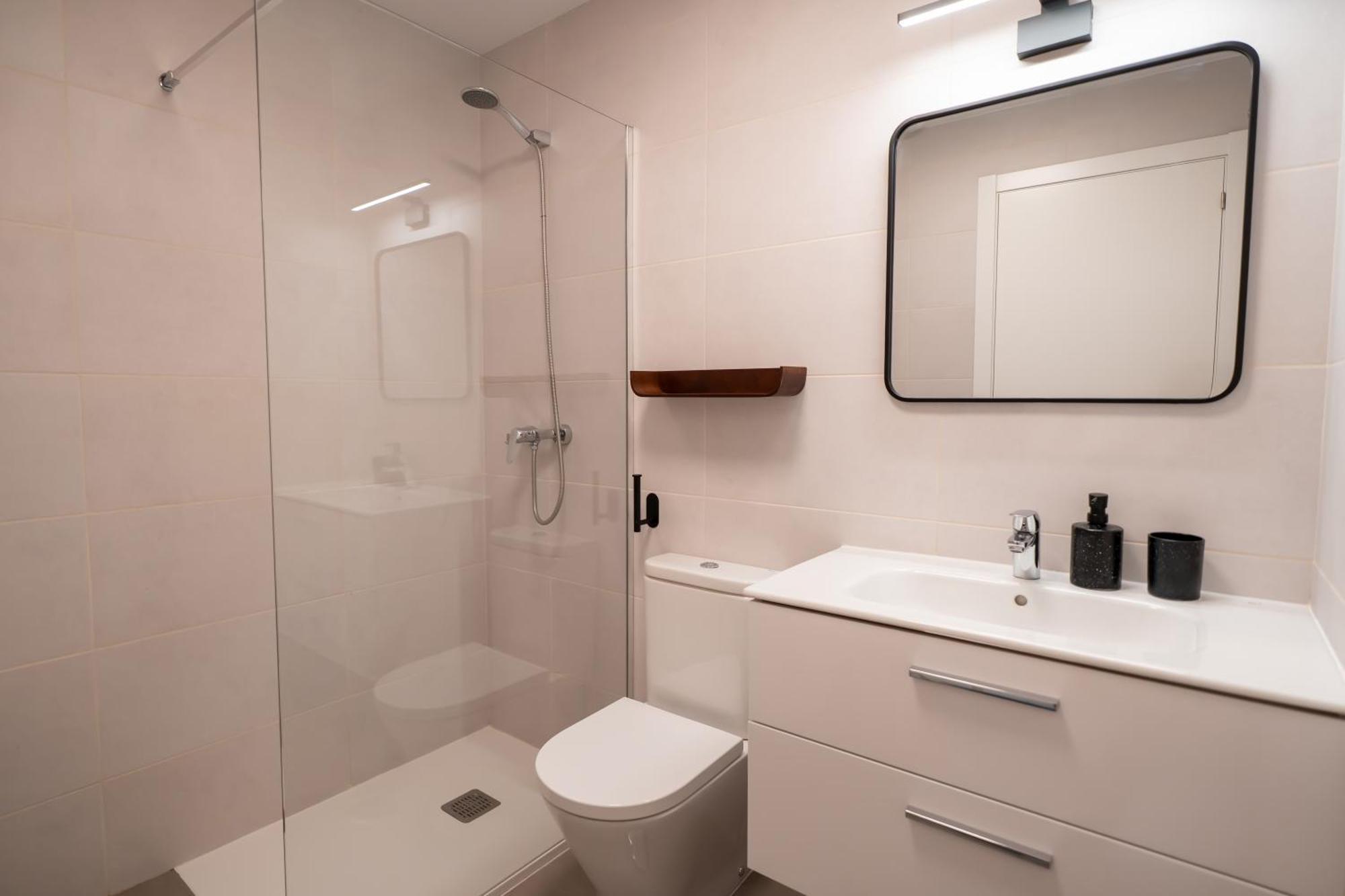 Beautiful 2-Bedroom Apartment Near Center And Beach 에스테포나 외부 사진
