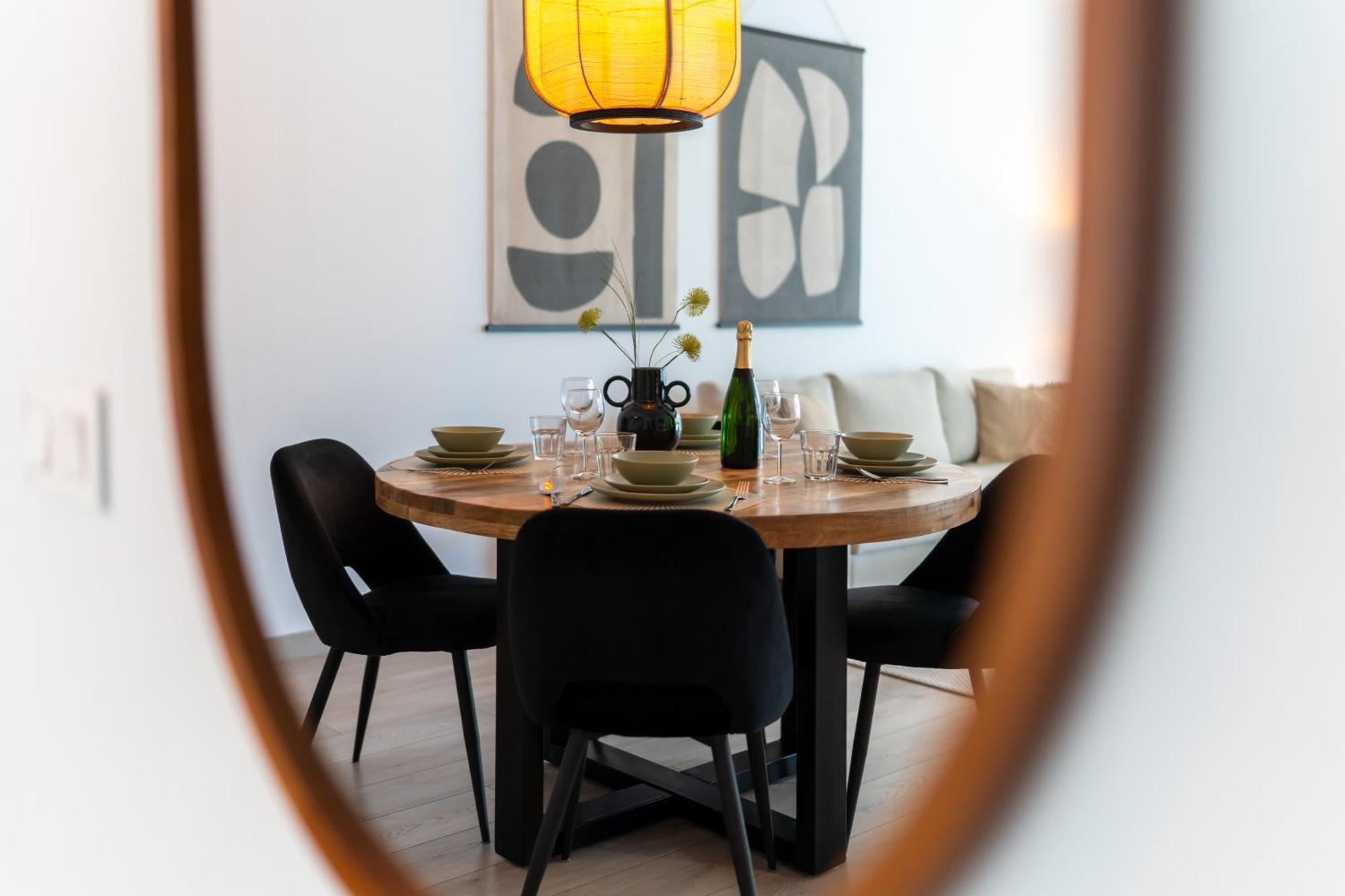 Beautiful 2-Bedroom Apartment Near Center And Beach 에스테포나 외부 사진