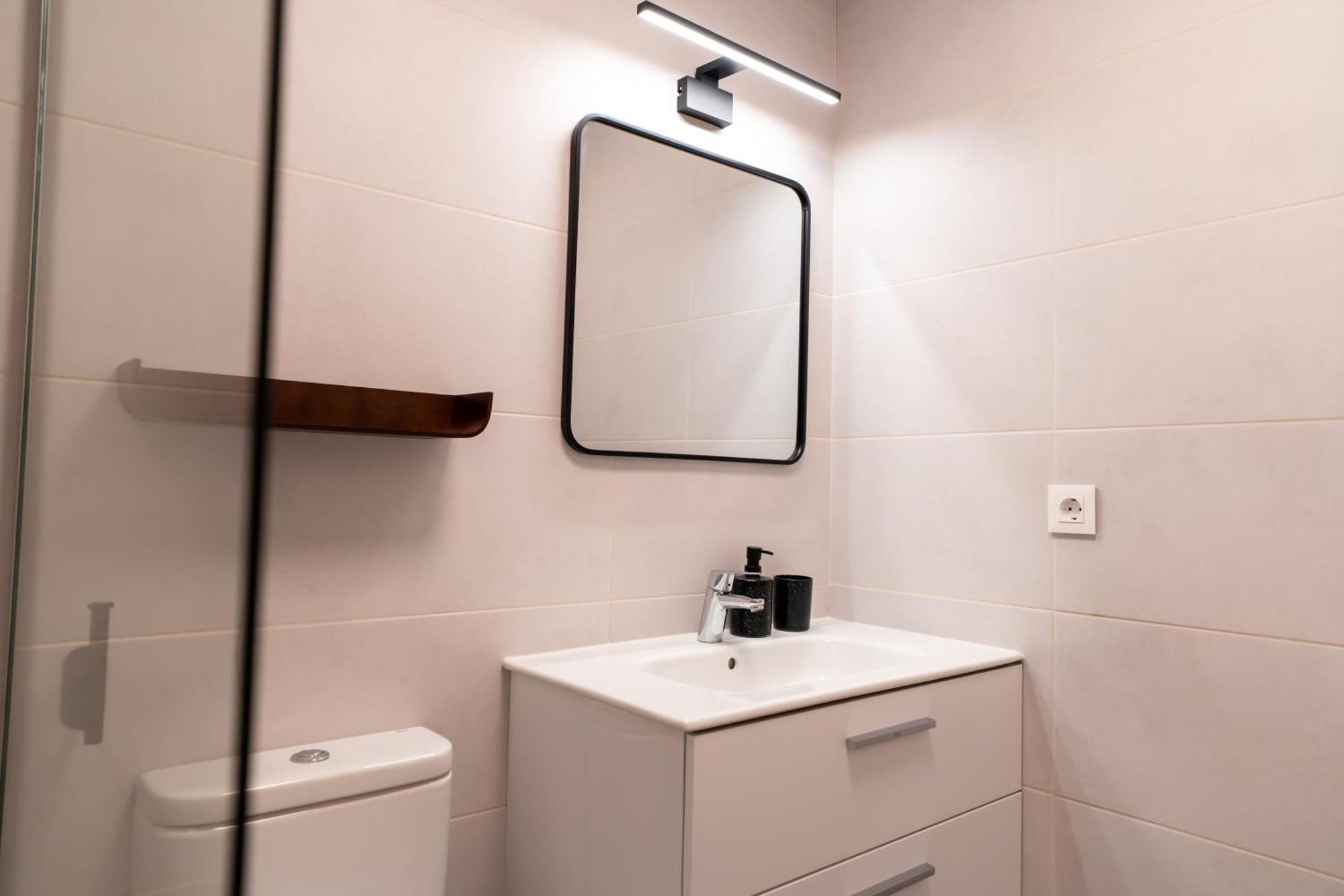 Beautiful 2-Bedroom Apartment Near Center And Beach 에스테포나 외부 사진